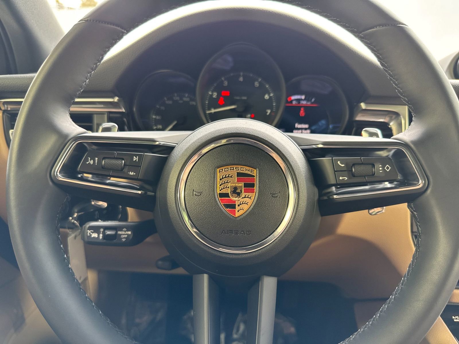 Certified 2025 Porsche Macan image 26