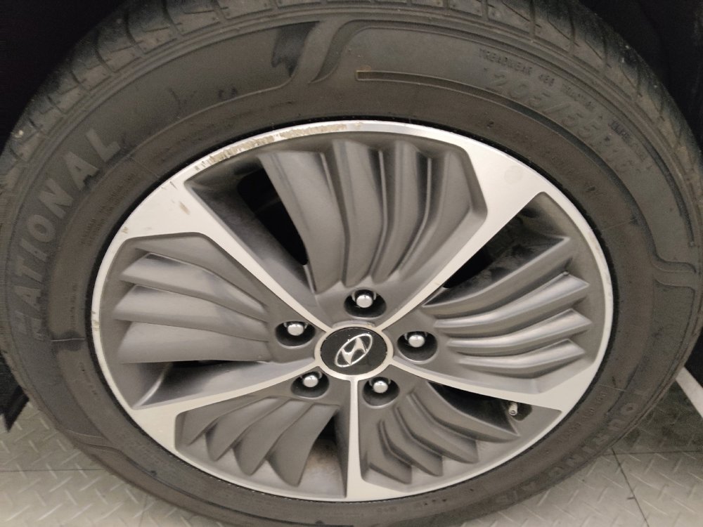 Used 2021 Hyundai Ioniq SE FWD image 31
