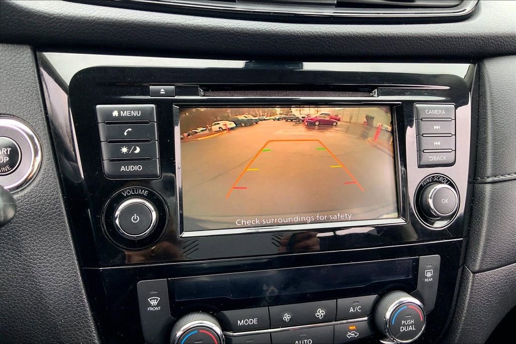 Used 2020 Nissan Rogue SV image 11