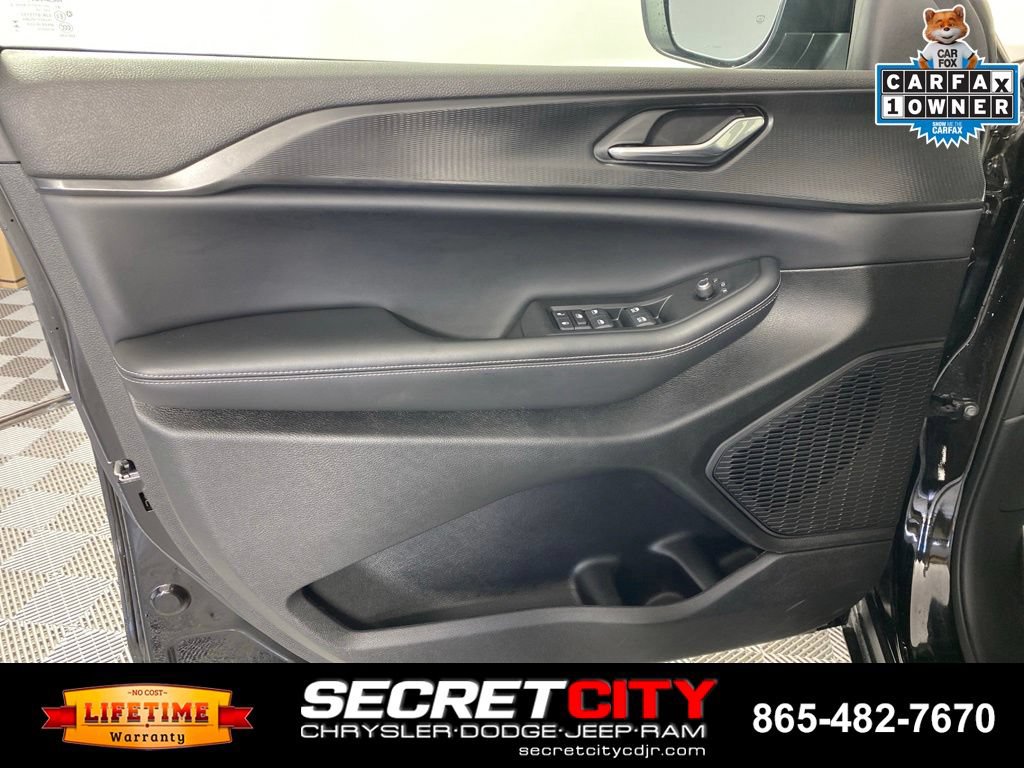 Used 2024 Jeep Grand Cherokee L Laredo AWD/4WD image 12