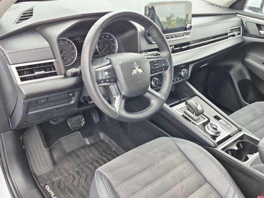 Used 2023 Mitsubishi Outlander SE AWD/4WD image 11