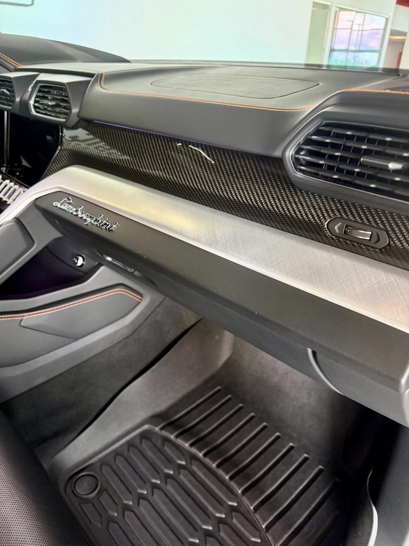 Used 2021 Lamborghini Urus AWD/4WD image 27