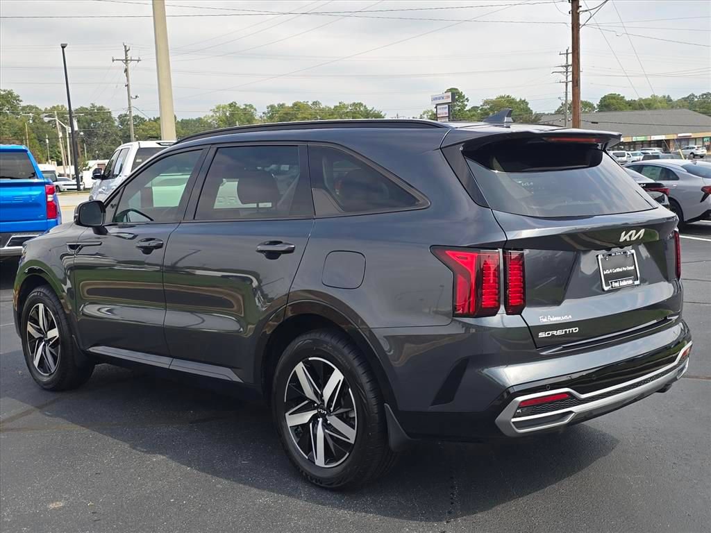 Certified 2023 Kia Sorento S FWD image 5