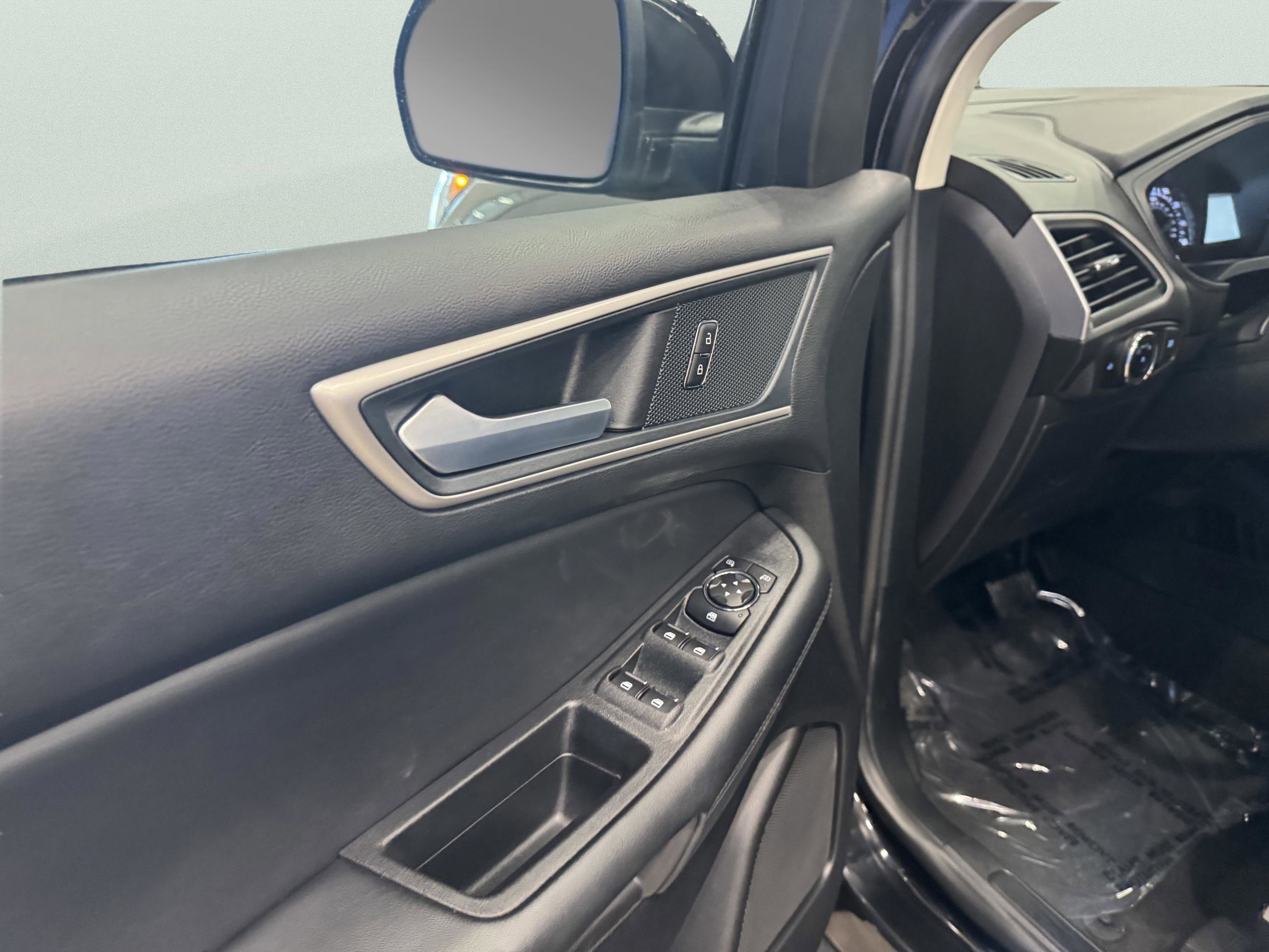 Used 2024 Ford Edge SEL image 16