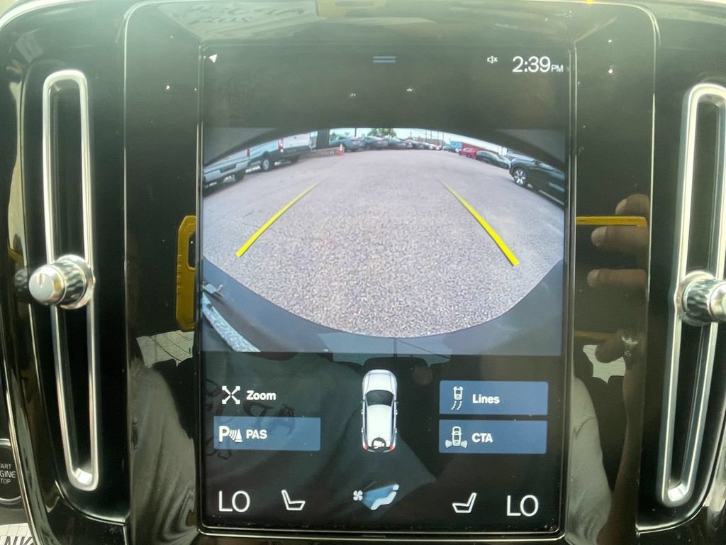 Used 2022 Volvo XC40 T5 Momentum AWD/4WD image 21