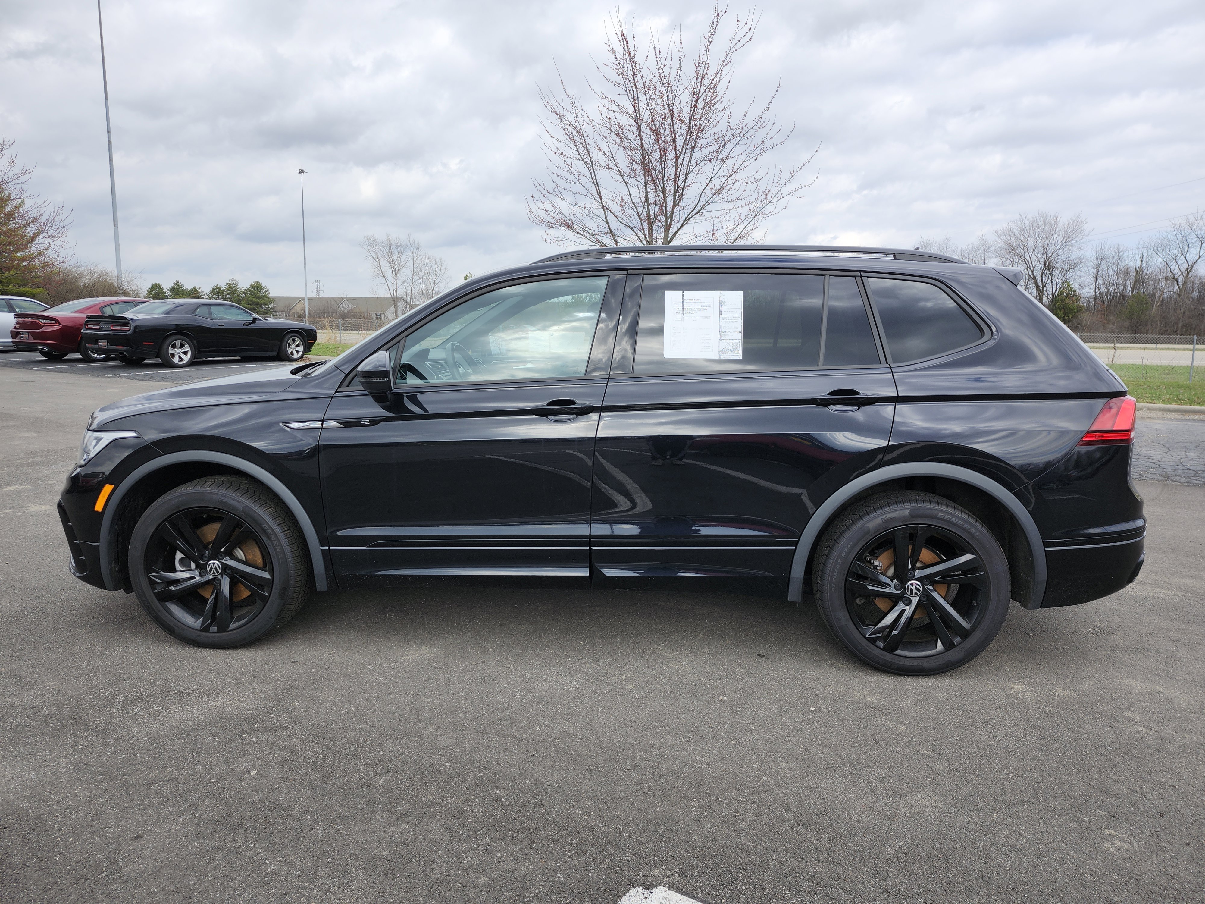 Used 2023 Volkswagen Tiguan SE R-Line image 13