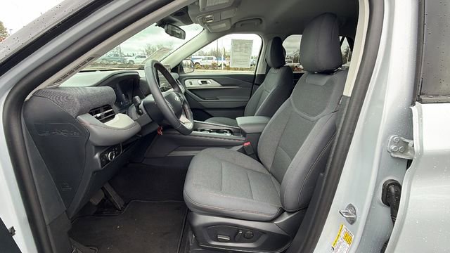 Used 2025 Ford Explorer Active image 33