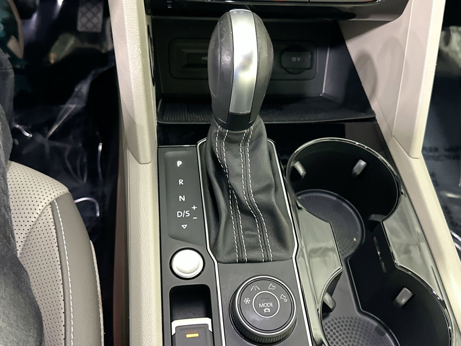 Used 2021 Volkswagen Atlas SEL Premium image 31