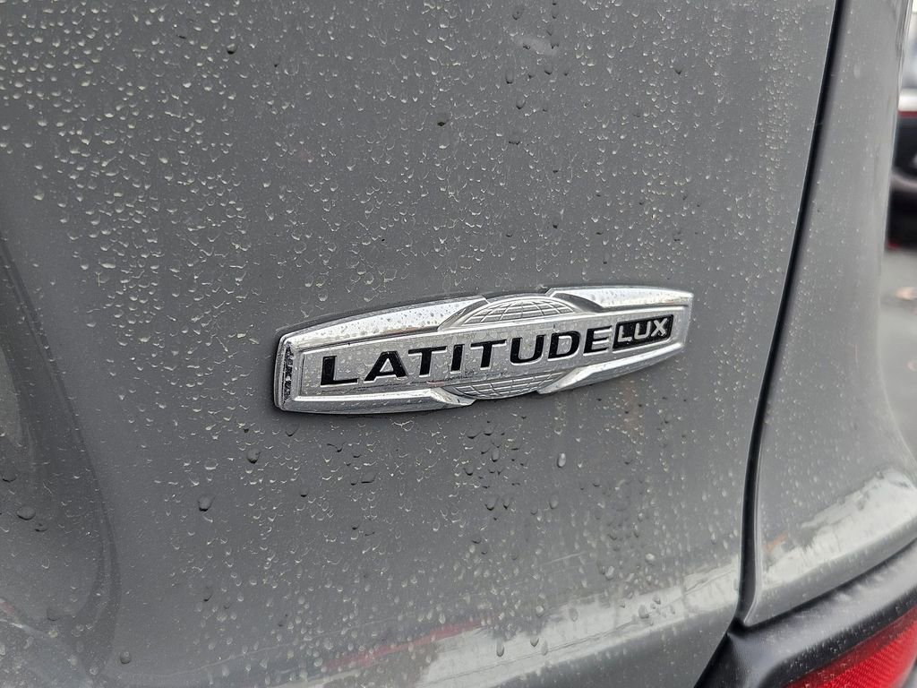 Used 2022 Jeep Cherokee Latitude Lux w/ Mopar Interior Package image 34