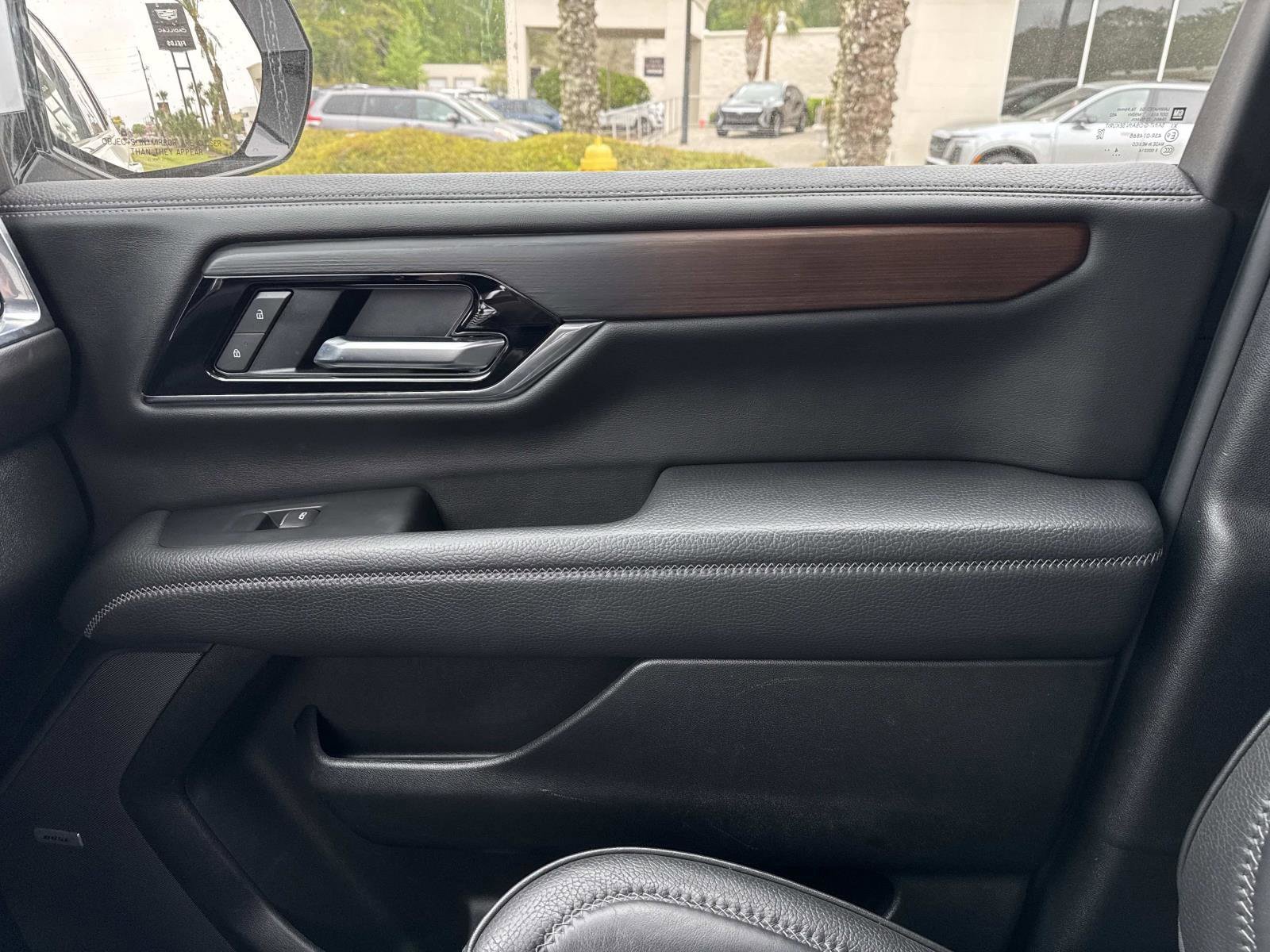 Used 2025 GMC Yukon Denali AWD/4WD image 23