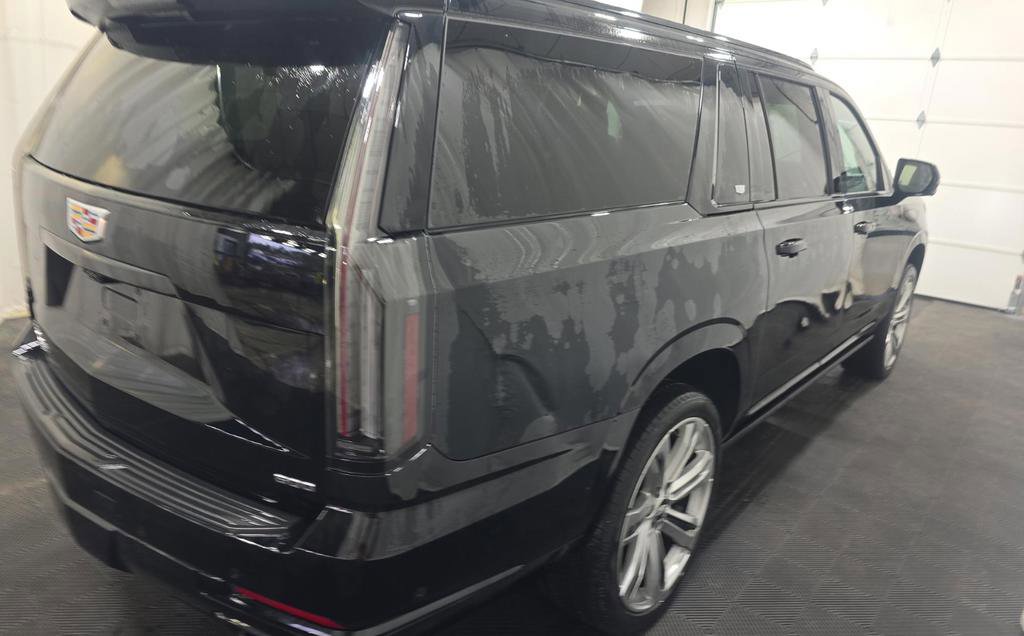 Used 2026 Cadillac Escalade ESV Platinum Sport AWD/4WD image 2