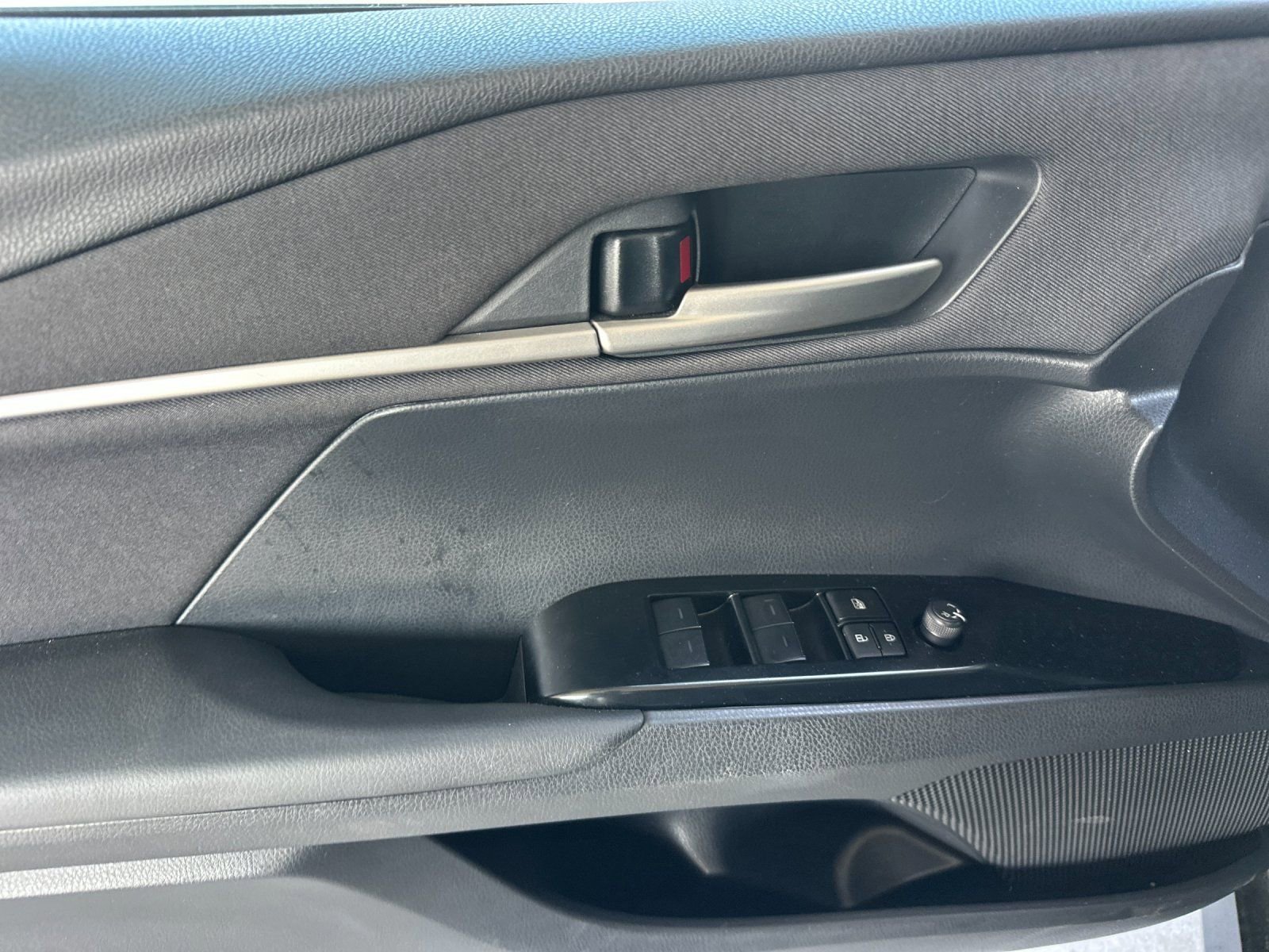 Used 2025 Toyota Camry LE FWD image 10