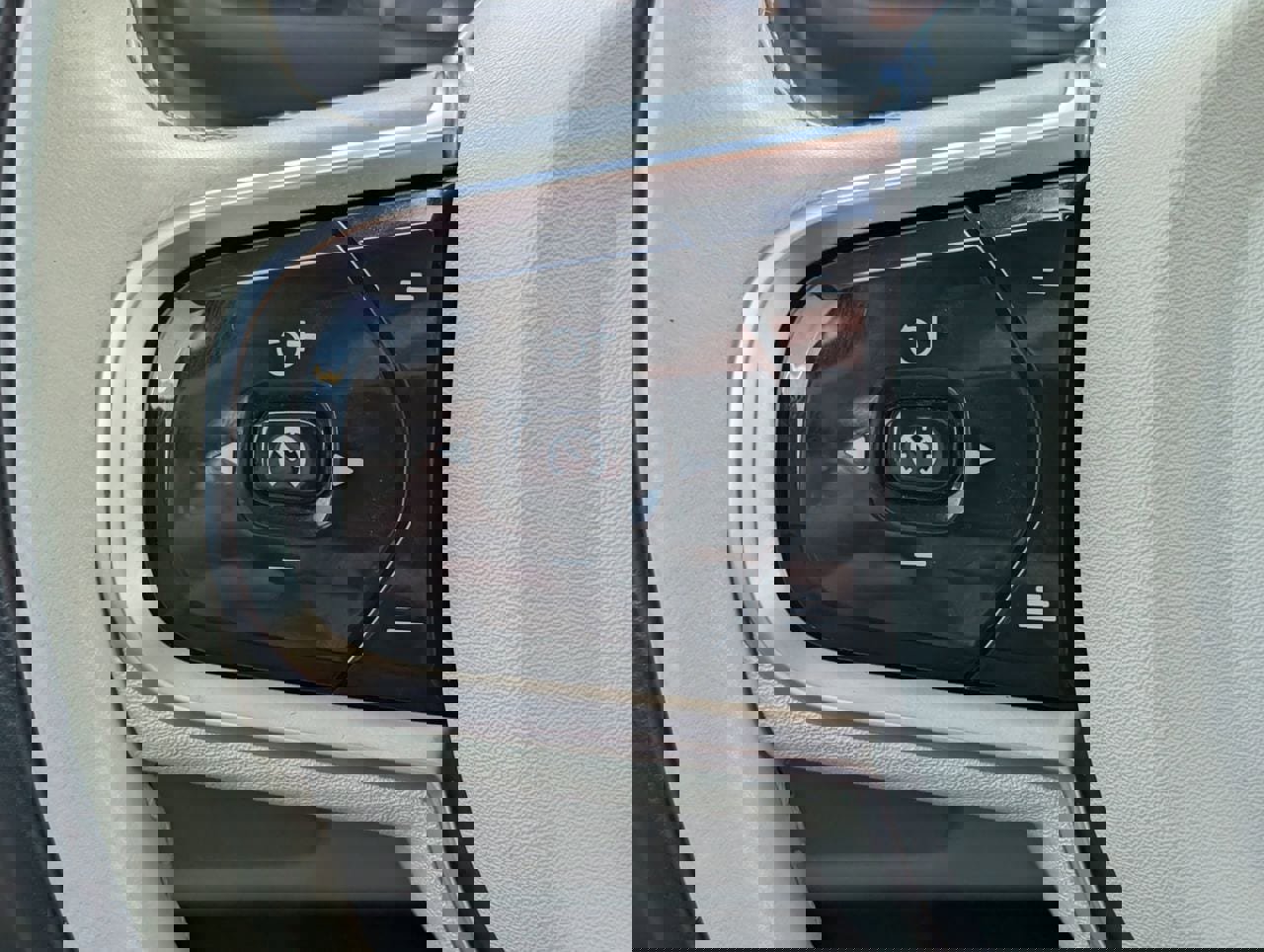 Used 2025 Volvo XC90 B6 Ultra w/ Lounge Package image 23