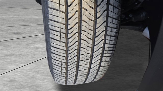 Used 2025 Chevrolet Traverse LT image 28