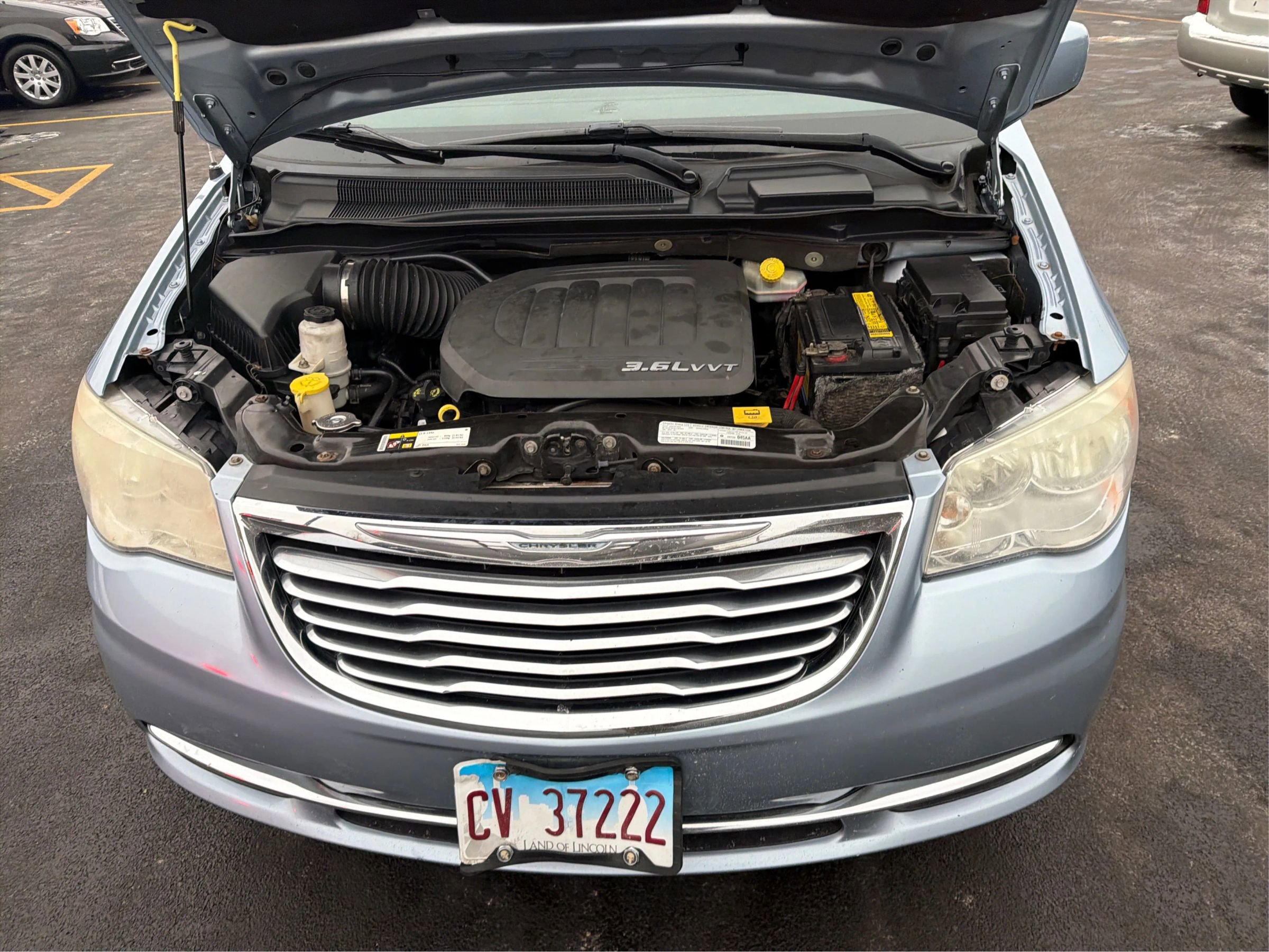 Used 2013 Chrysler Town & Country Touring image 13