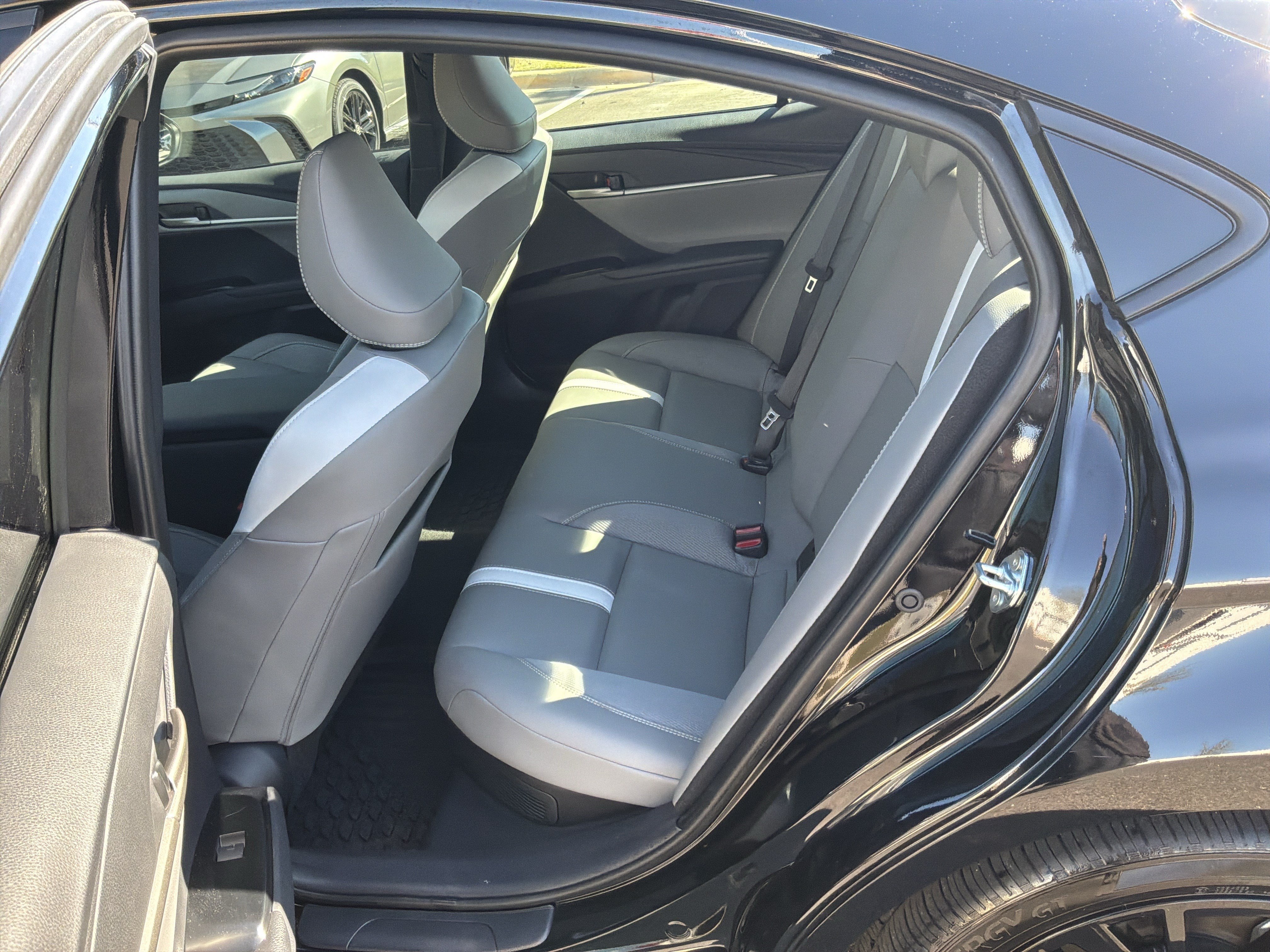 Used 2026 Toyota Camry SE FWD image 30