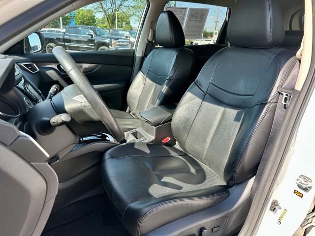 Used 2016 Nissan Rogue SL w/ SL Premium Package AWD/4WD image 13