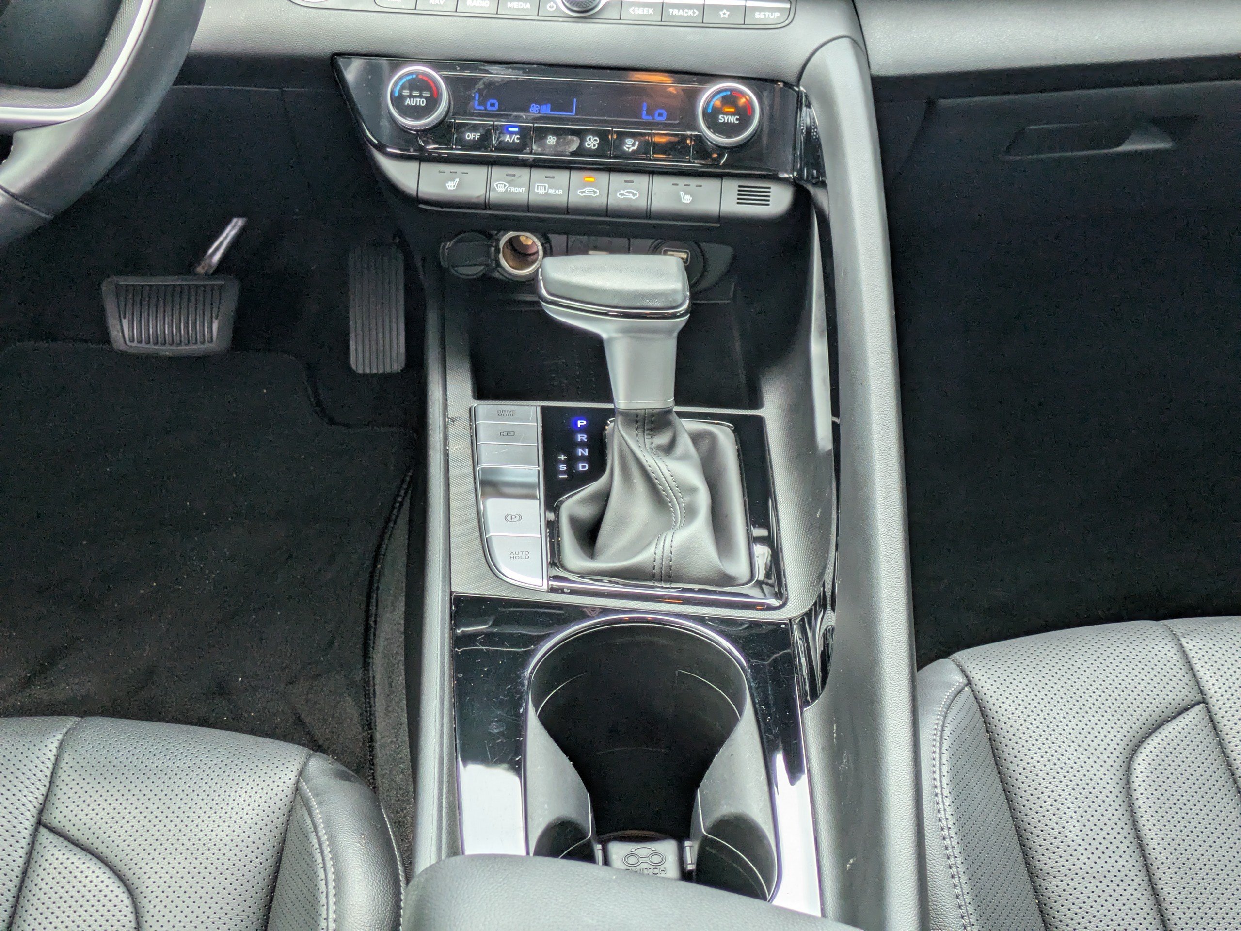 Used 2023 Hyundai Elantra Limited FWD image 18