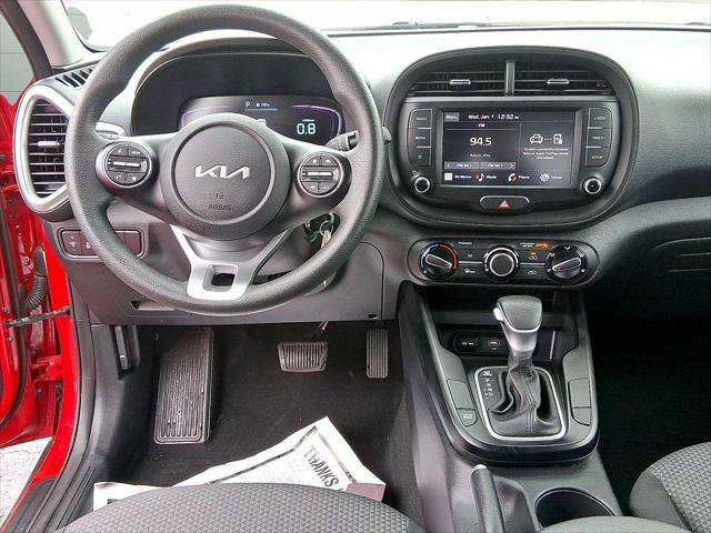 Used 2023 Kia Soul LX w/ LX Technology Package FWD image 21