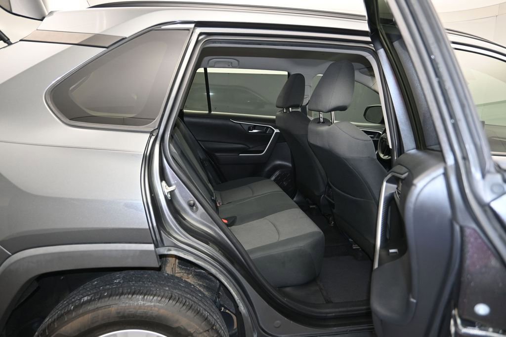 Used 2020 Toyota RAV4 XLE FWD image 24