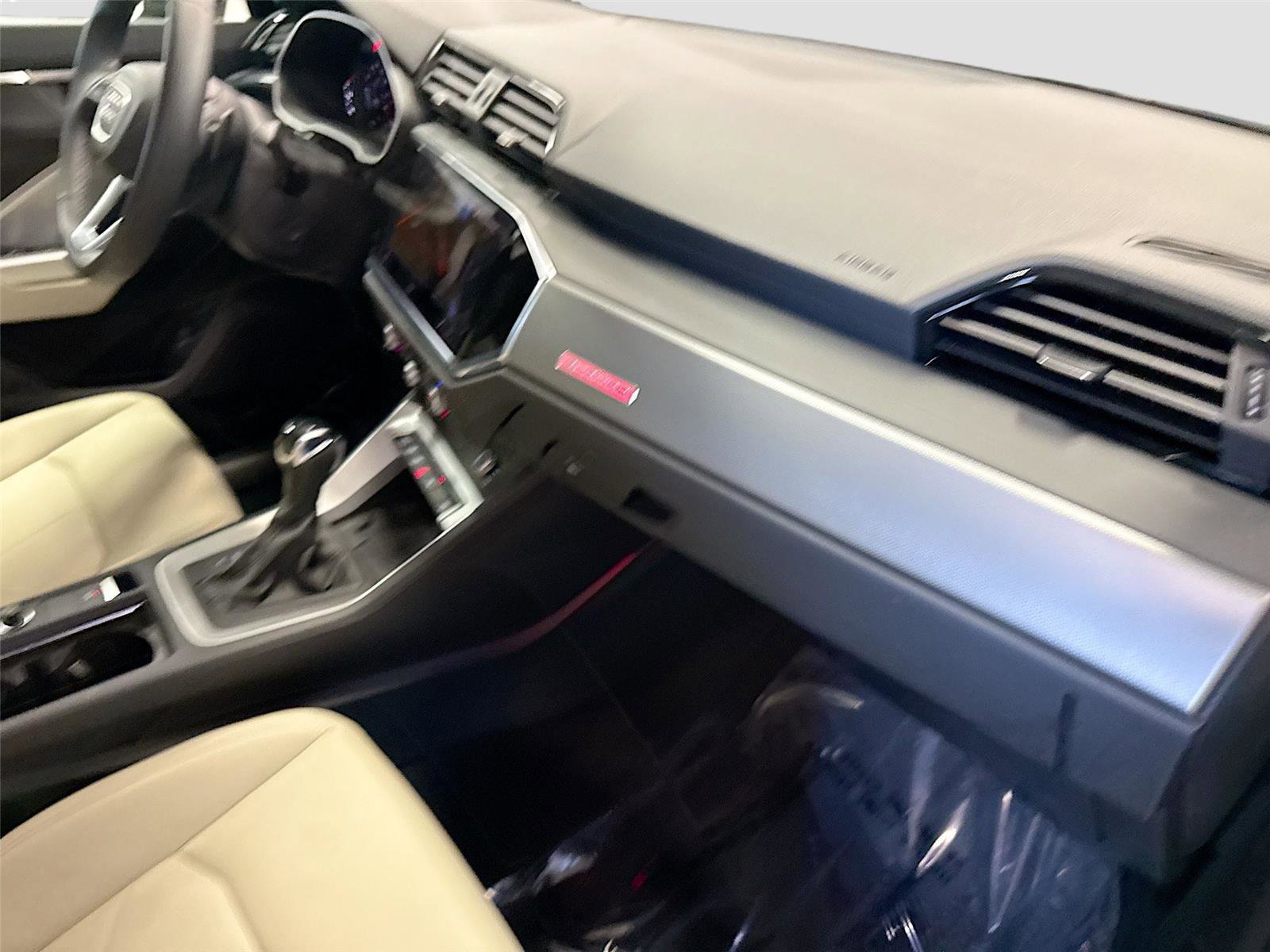 Certified 2025 Audi Q3 2.0T Premium Plus w/ Premium Plus Package AWD/4WD image 29