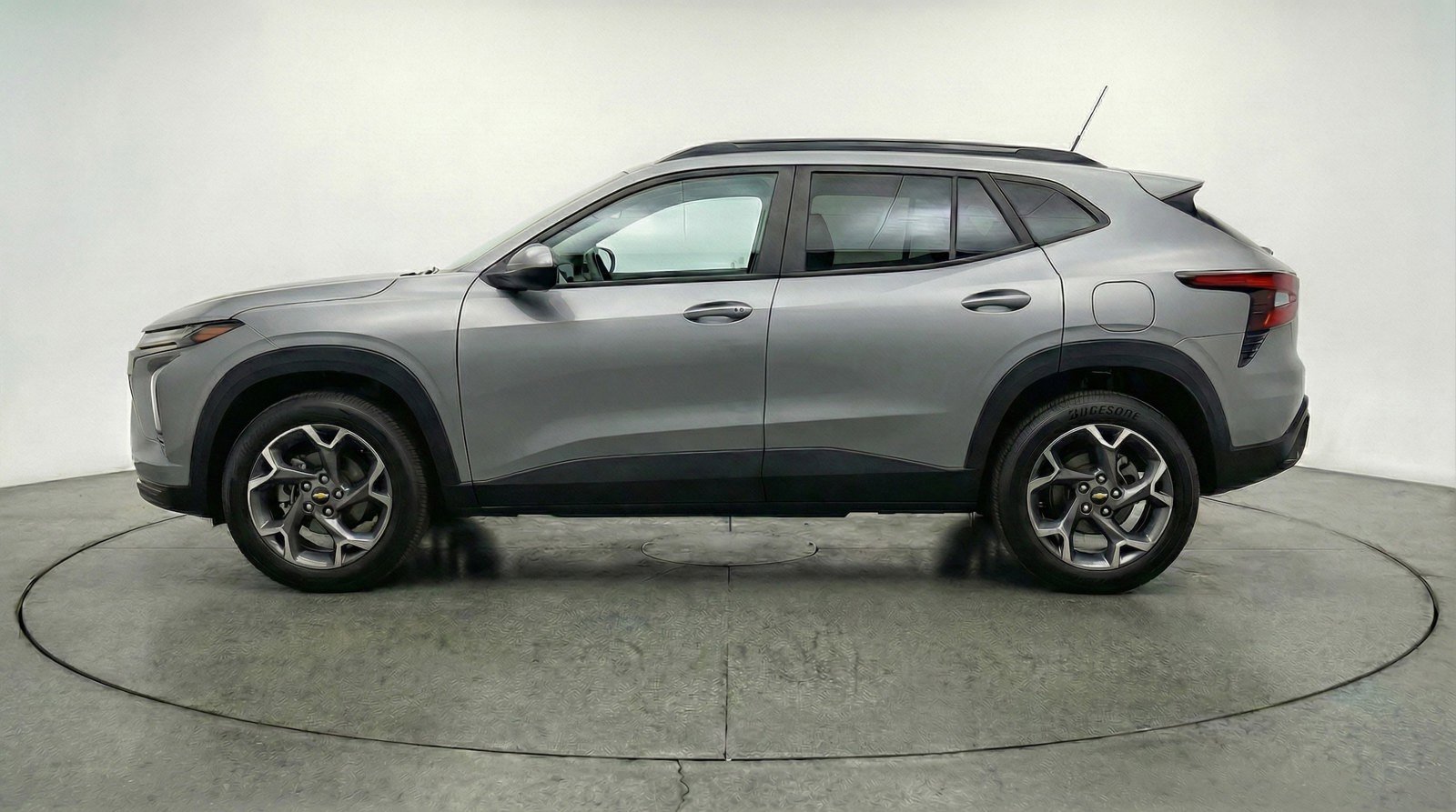 Used 2025 Chevrolet Trax LT image 4