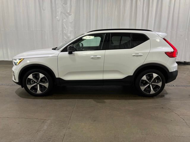 Used 2024 Volvo XC40 B5 Core AWD/4WD image 7