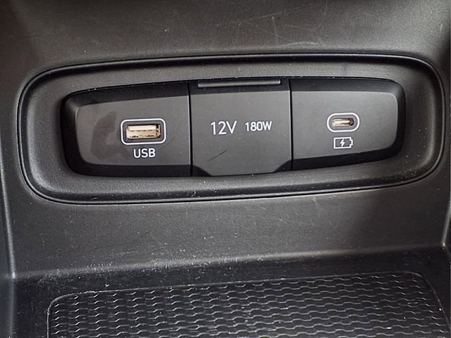 Used 2025 Hyundai Venue SEL image 19