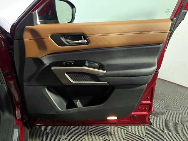 Certified 2022 Nissan Pathfinder Platinum w/ Cargo Package image 32