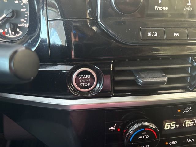 Used 2024 Nissan Pathfinder SL w/ Black Appearance Package image 18