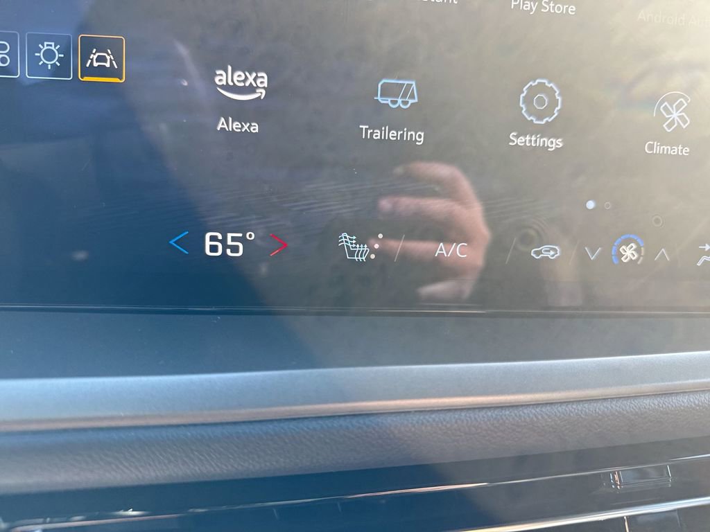 Used 2025 Chevrolet Traverse LT AWD/4WD image 35