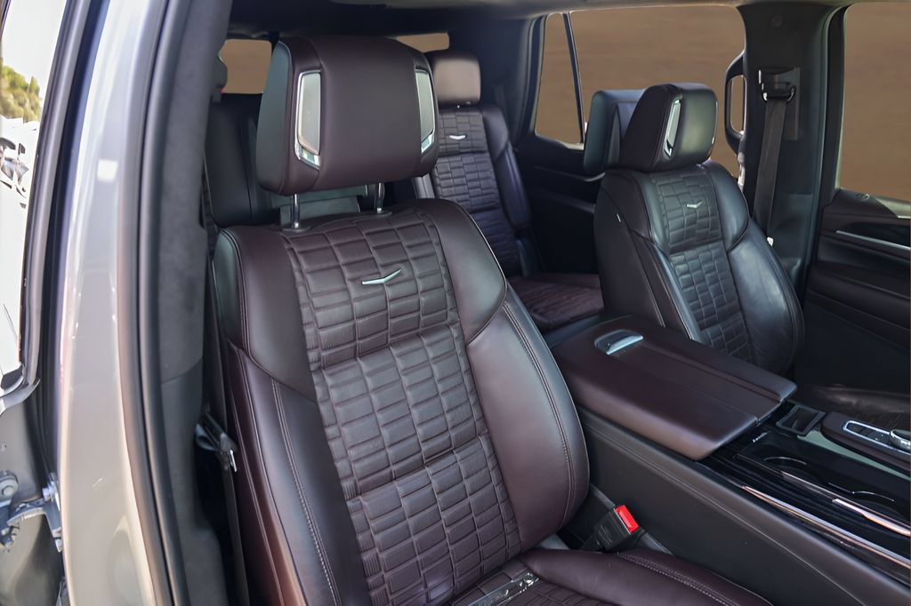 Used 2023 Cadillac Escalade V w/ LPO, ONYX Package AWD/4WD image 29