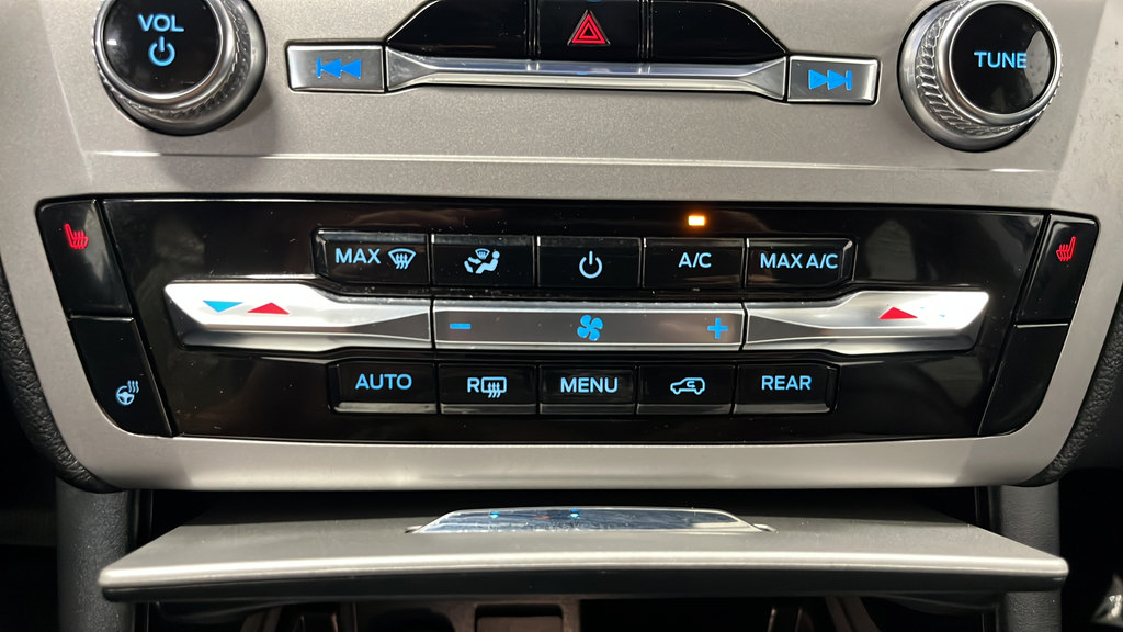 Used 2023 Ford Explorer XLT w/ Equipment Group 202A AWD/4WD image 19