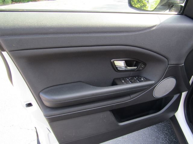 Used 2018 Land Rover Range Rover Evoque SE image 12