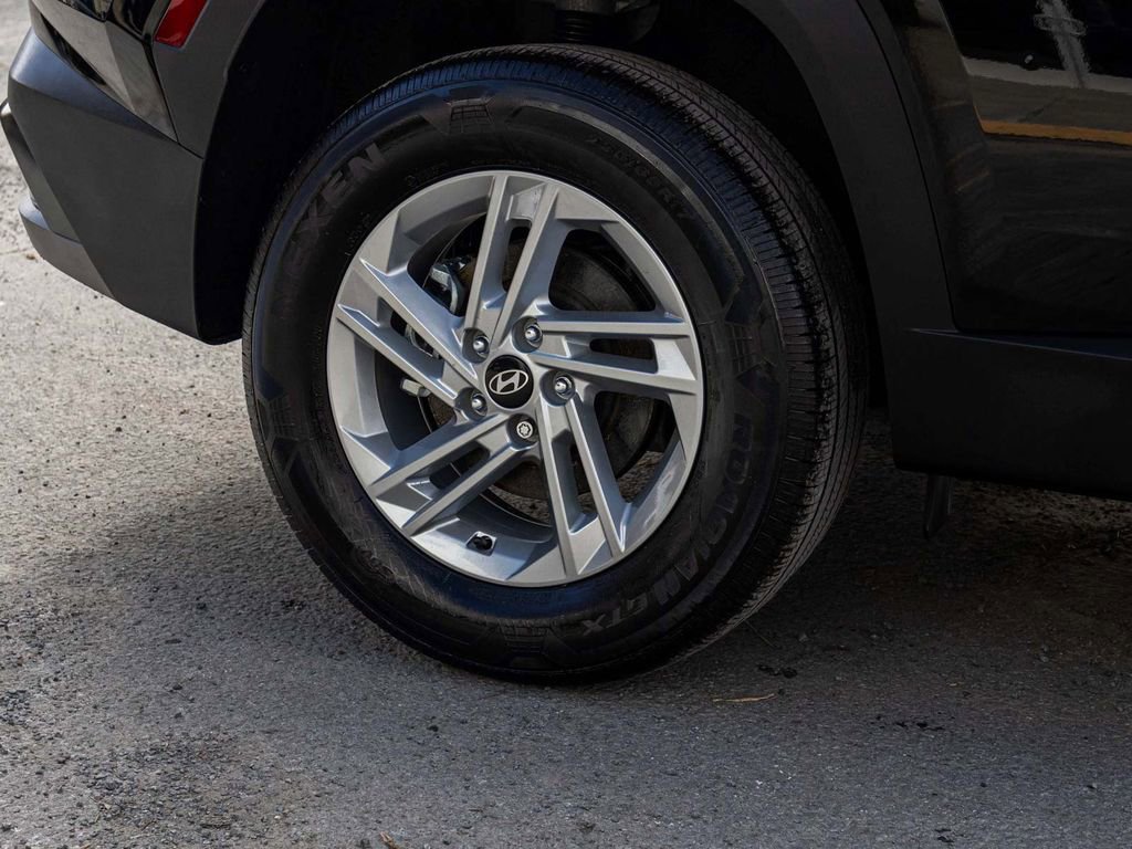 Used 2025 Hyundai Tucson SE image 10