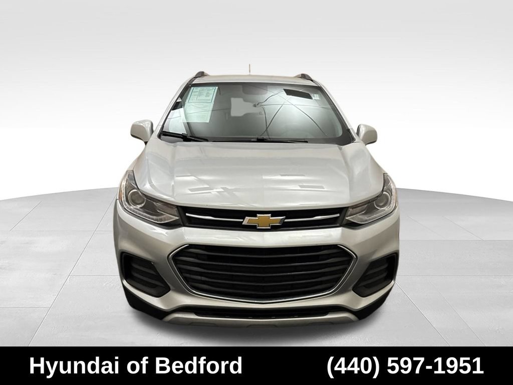 Used 2022 Chevrolet Trax LT w/ LT Convenience Package AWD/4WD image 2