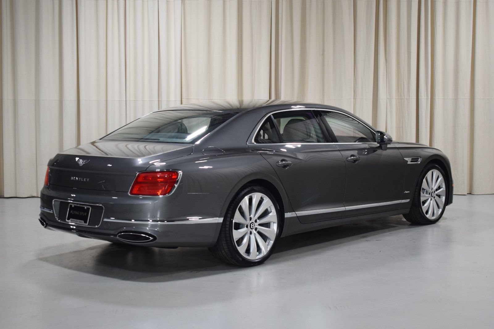 New 2026 Bentley Flying Spur Plug-In Hybrid AWD/4WD image 3