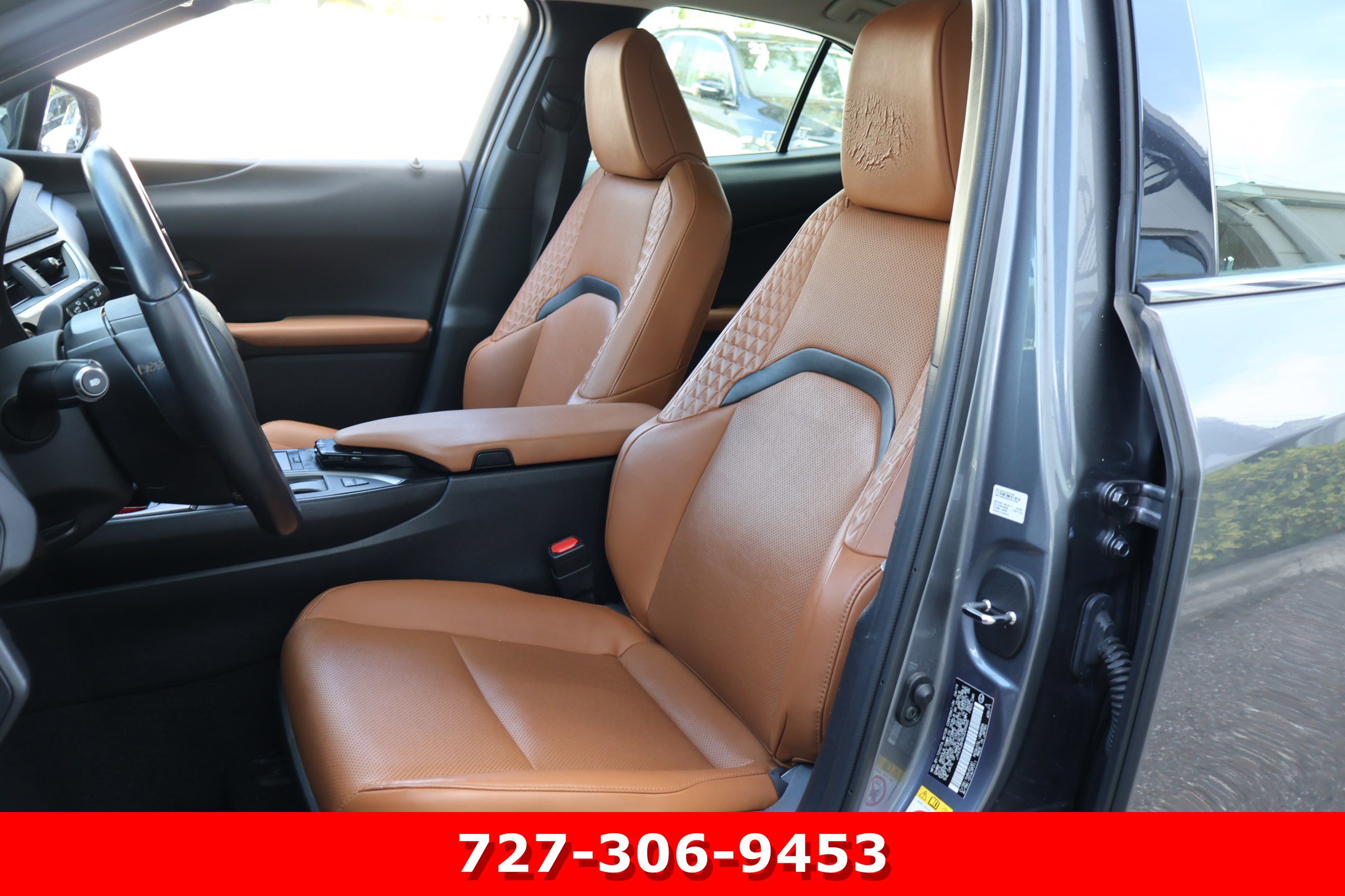 Used 2019 Lexus UX 250h w/ Premium Package image 2