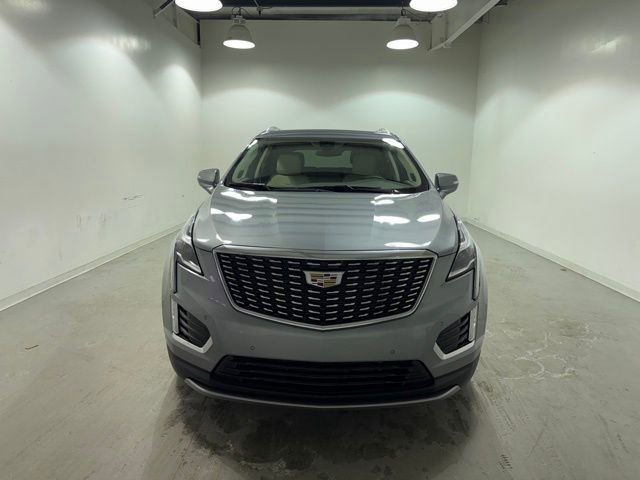 Used 2025 Cadillac XT5 Premium Luxury image 2