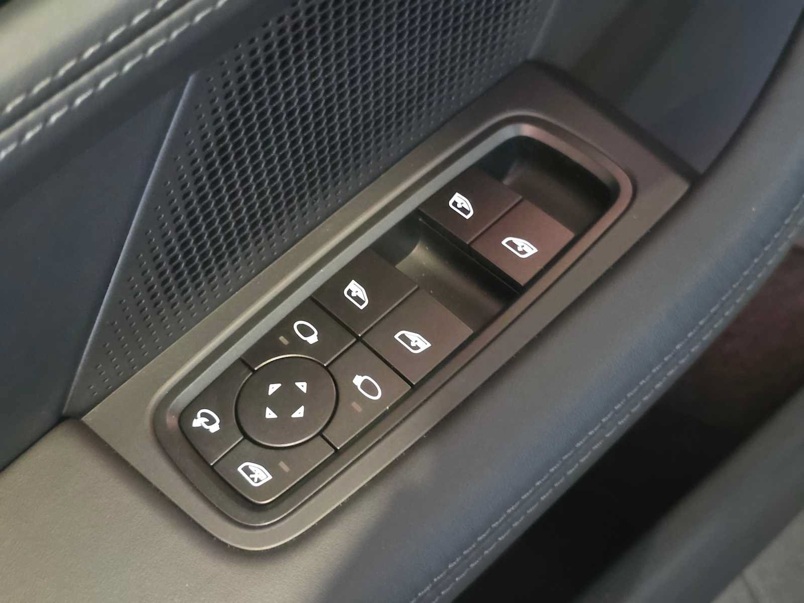New 2026 Porsche Taycan 4S AWD/4WD image 25