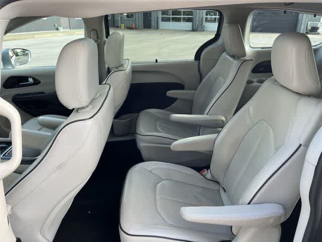 Used 2021 Chrysler Pacifica Limited FWD image 17