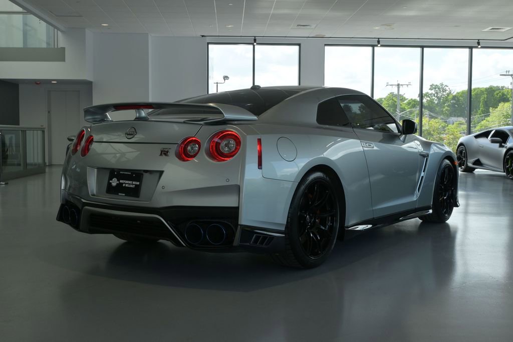 Used 2023 Nissan GT-R Premium w/ Floor Mat Package AWD/4WD image 7