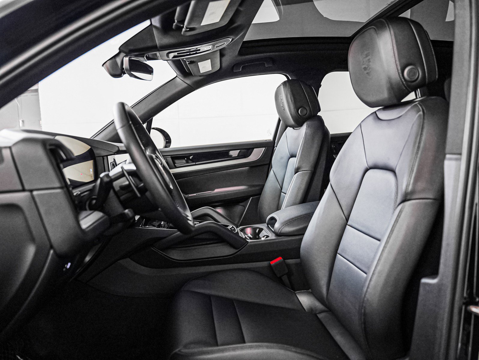 Used 2025 Porsche Cayenne image 5