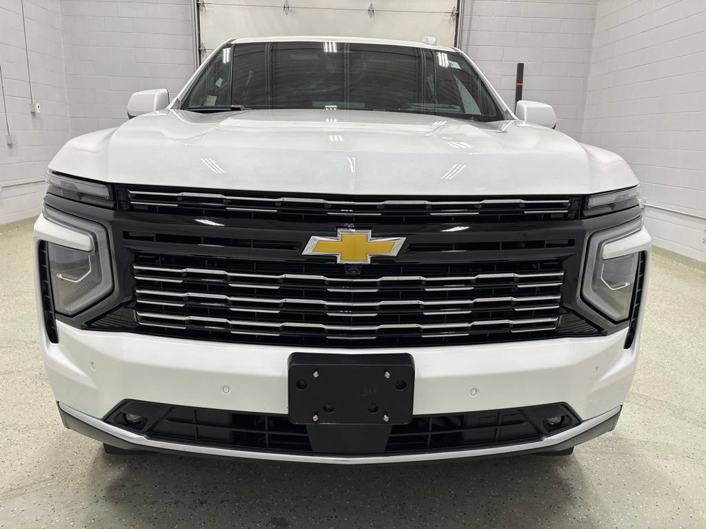 Used 2025 Chevrolet Suburban High Country AWD/4WD image 9