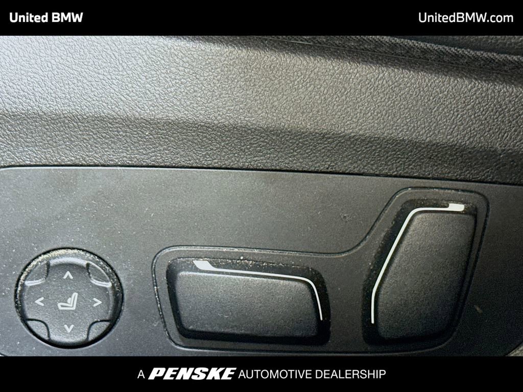 Used 2025 BMW 330i xDrive Sedan AWD/4WD image 4