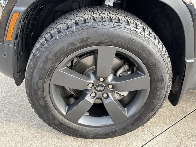 Used 2024 Land Rover Defender 90 S image 12