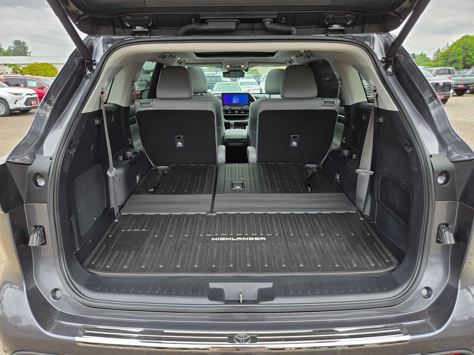 Certified 2025 Toyota Highlander Platinum AWD/4WD image 14