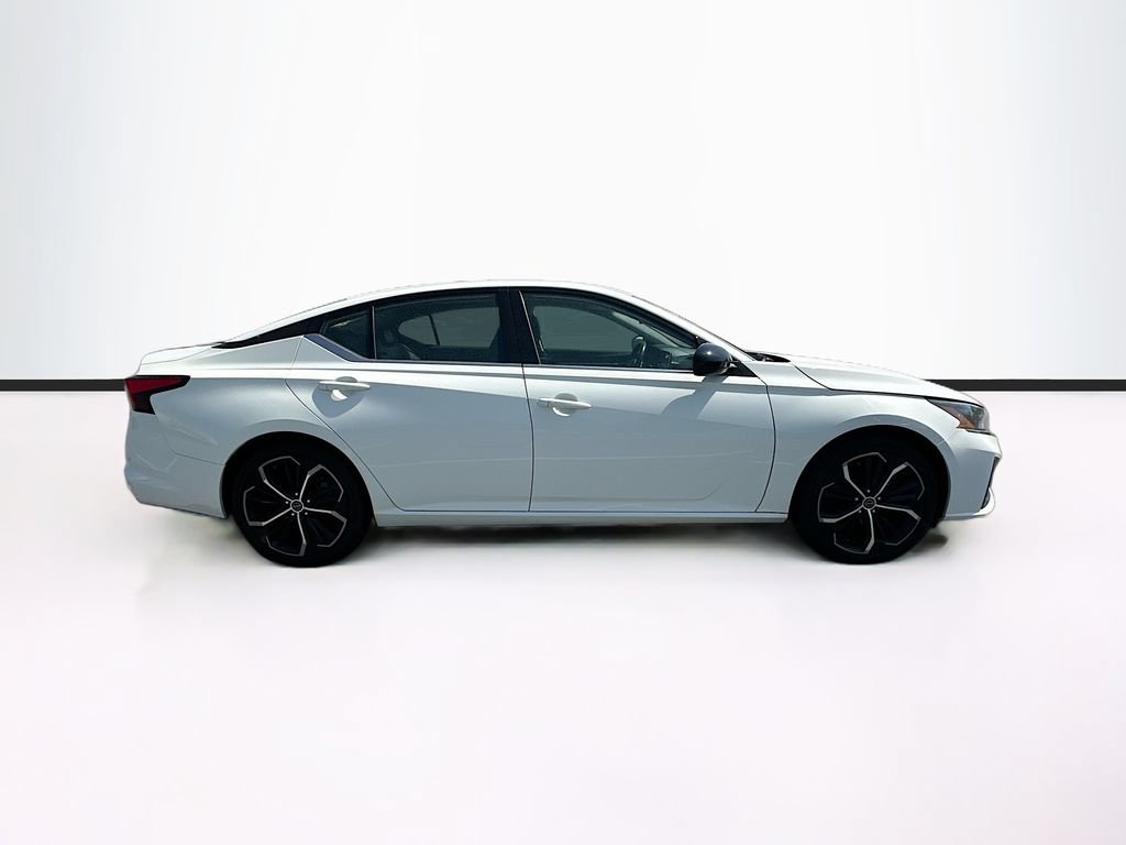 Used 2023 Nissan Altima 2.5 SR FWD image 11