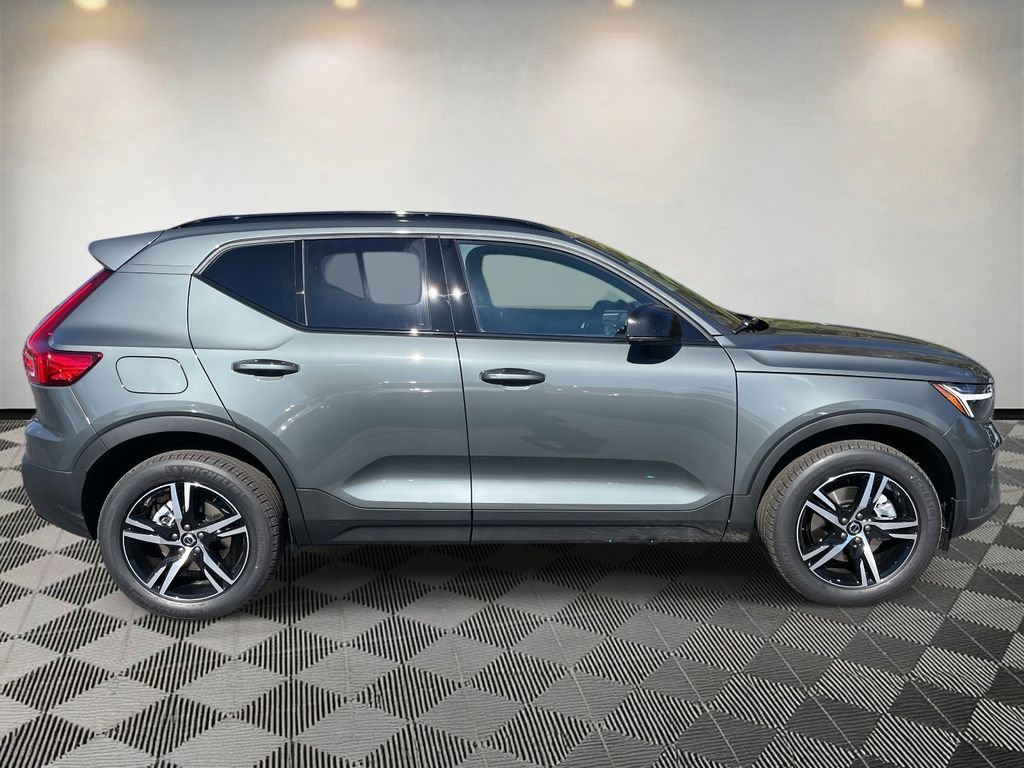 New 2026 Volvo XC40 B5 Core w/ Climate Package image 2