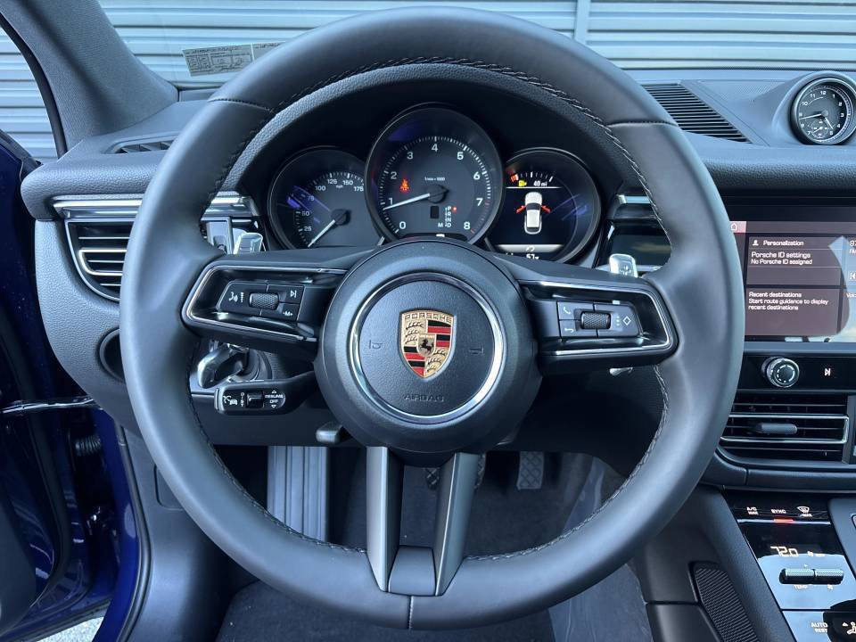 Certified 2026 Porsche Macan AWD/4WD image 12